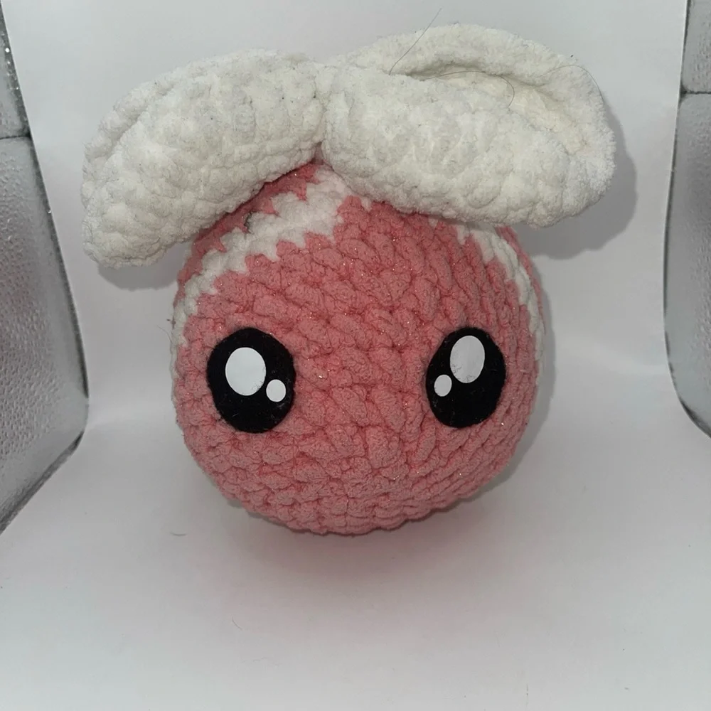 Plush Pink and White Small‎ bee